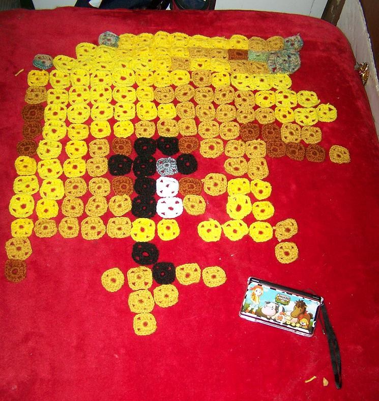 ( I found in the image with flash, it's hard to see the gold from the bright yellow.. So the one below is Without flash, which shows it a li'l better.. But I so need to figure this camera out and get a true color picture XD.