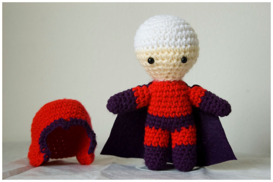 magneto_helmet_off_by_pirateluv-d3gvsdl.jpg